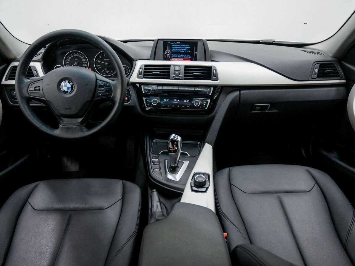 BMW 3 серии 318i, 2016 Фото №10