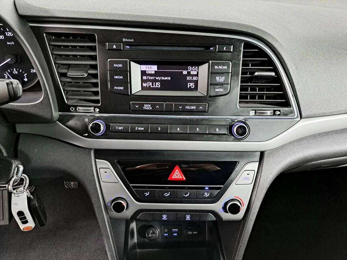 Hyundai Elantra, 2018 Фото №15