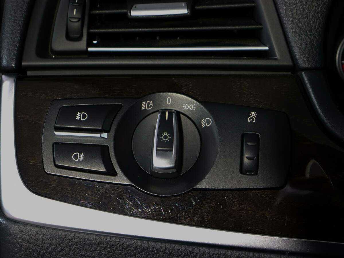 BMW 5 серии 530d xDrive, 2015 Фото №16