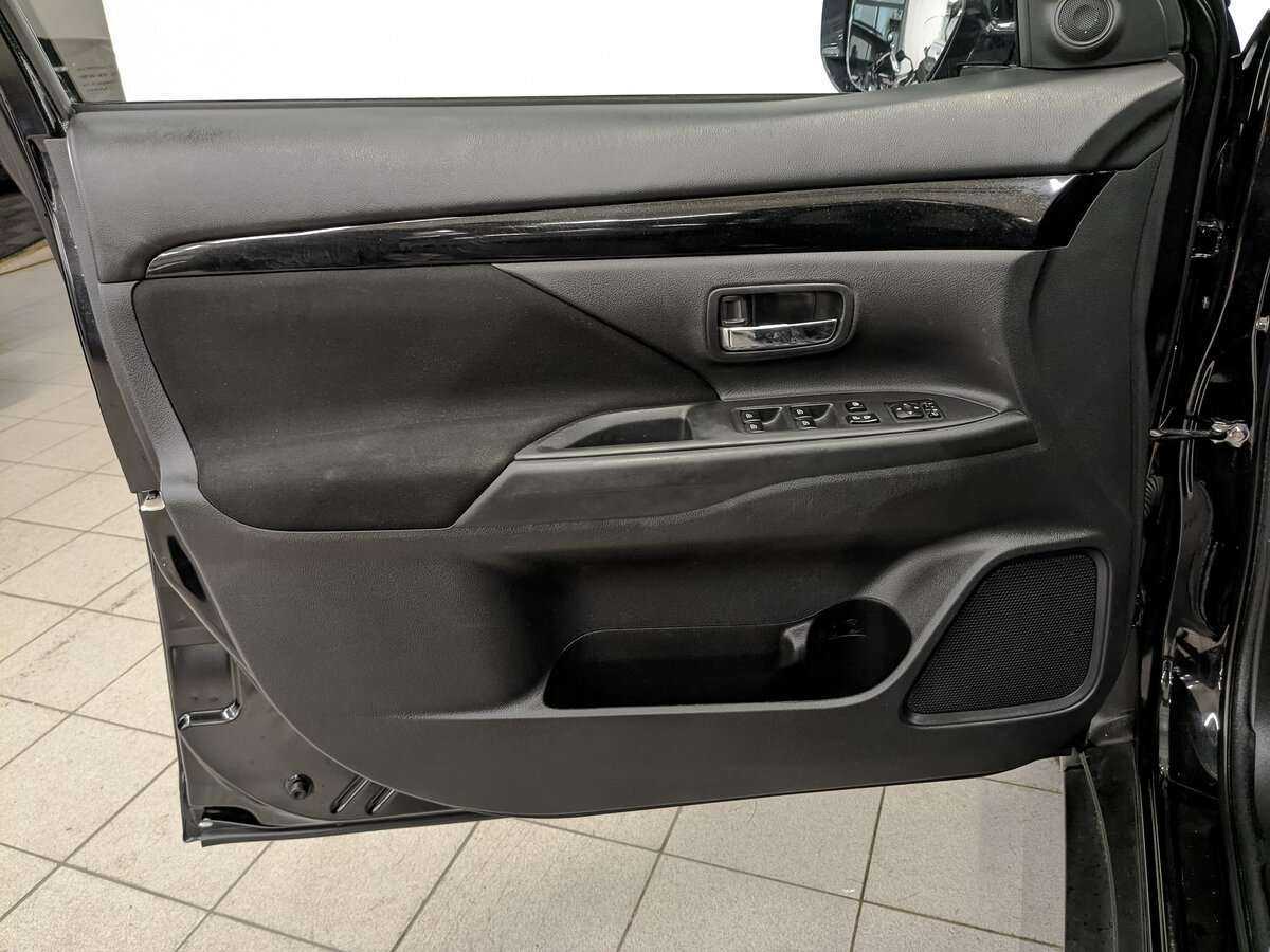 Mitsubishi Outlander, 2020 Фото №15