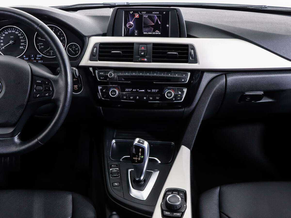 BMW 3 серии 318i, 2015 Фото №15