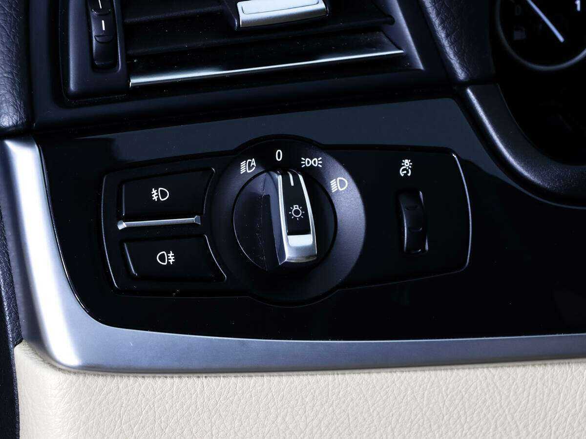 BMW 5 серии 520i, 2012 Фото №21