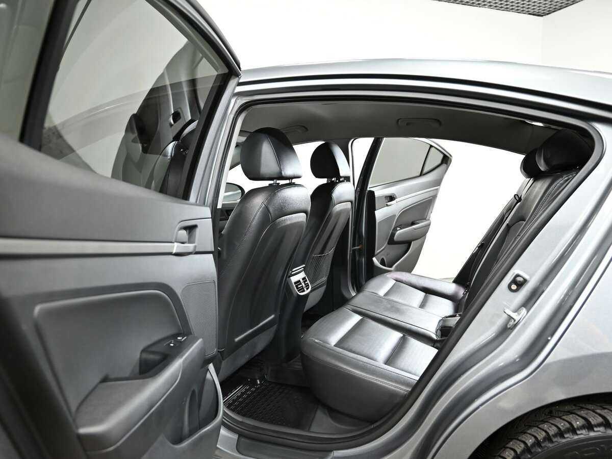 Hyundai Elantra, 2018 Фото №15