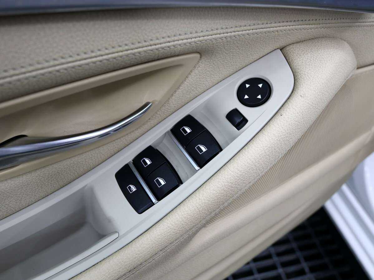 BMW 5 серии 520i, 2012 Фото №9