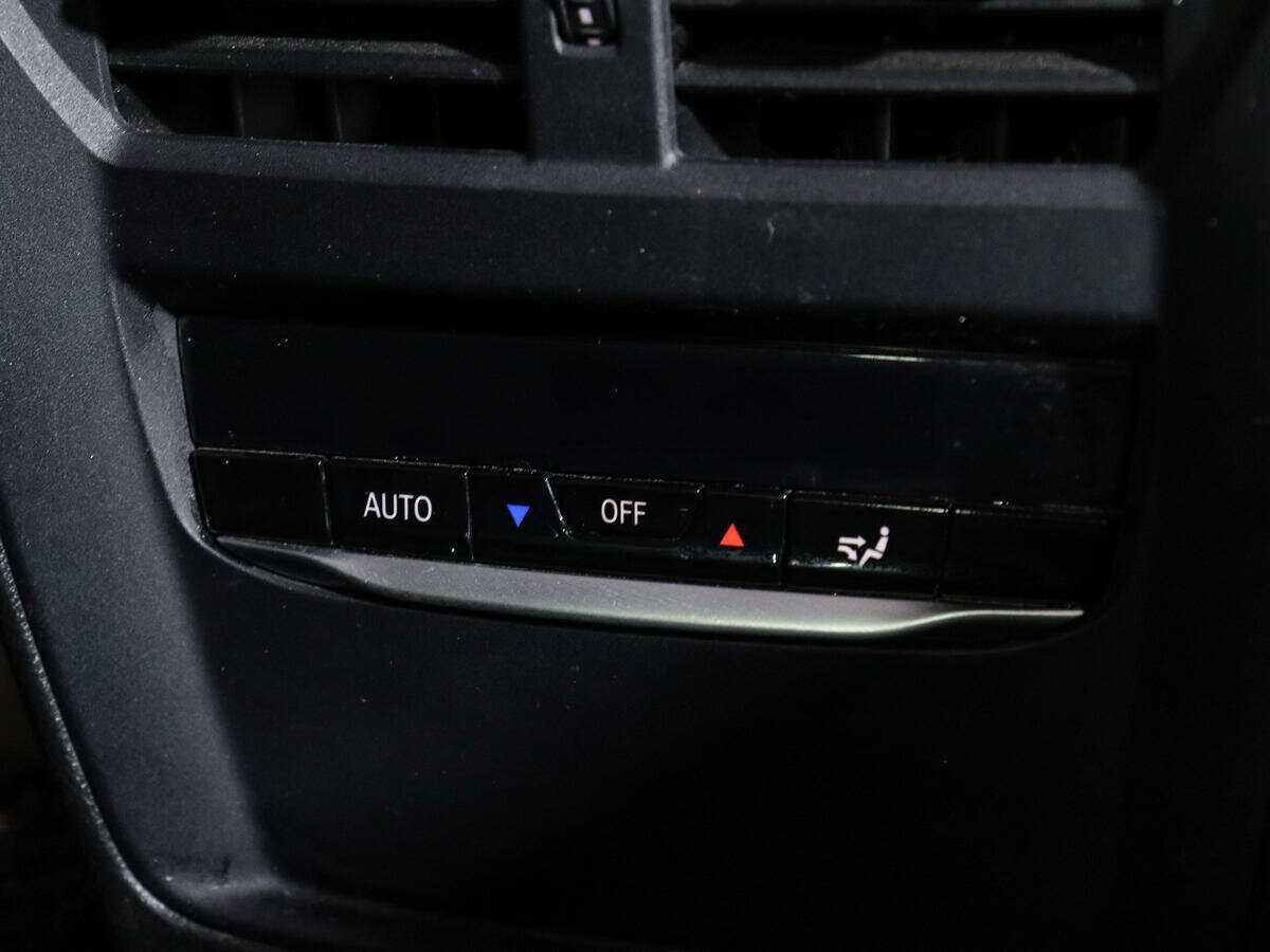 BMW 3 серии 318i, 2020 Фото №16