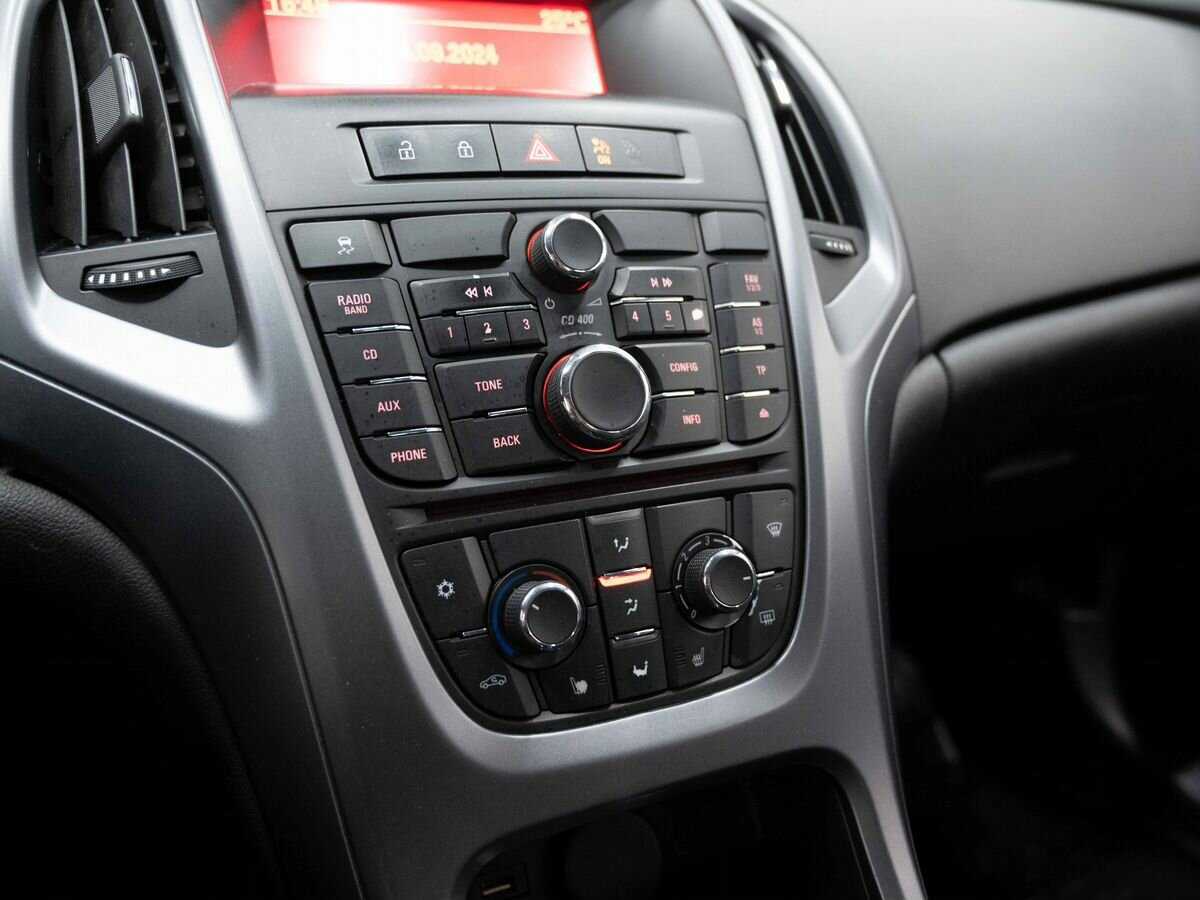 Opel Astra GTC, 2013 Фото №17