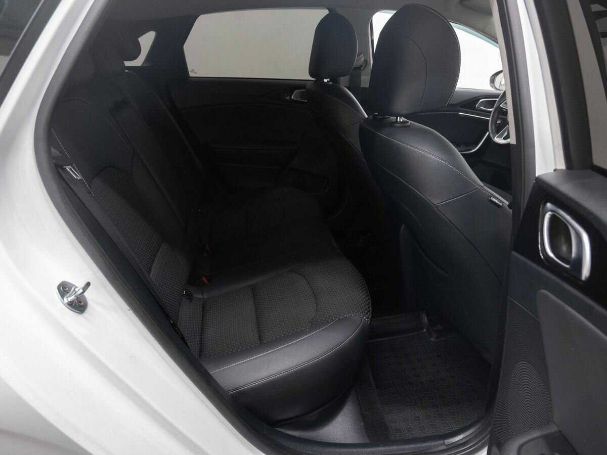 Kia Ceed, 2018 Фото №11