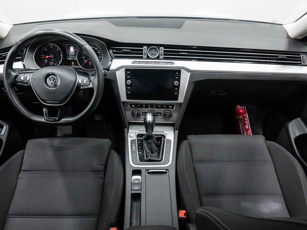 Volkswagen Passat, 2018 Фото №11