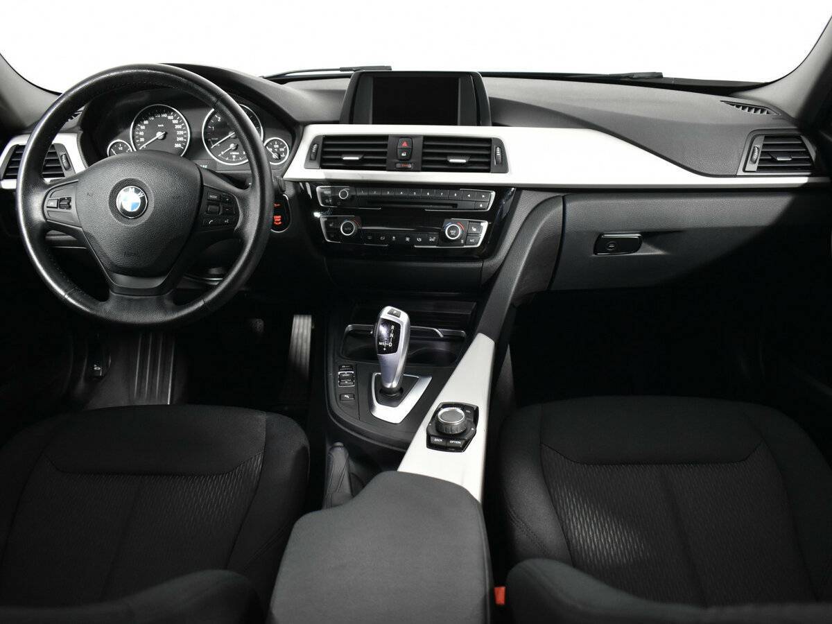 BMW 3 серии 318i, 2015 Фото №11