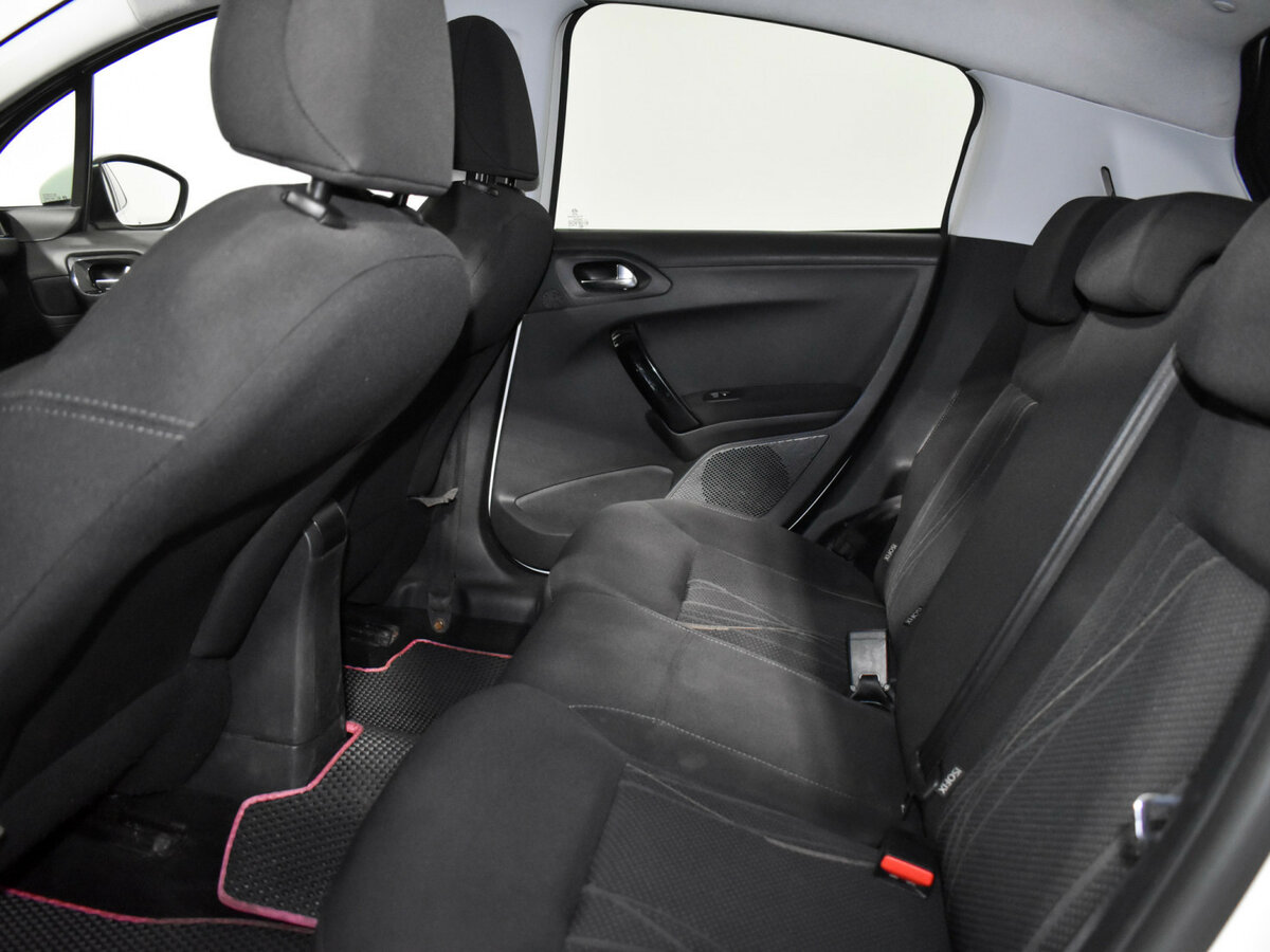 Peugeot 208 I, 2013 Фото №11