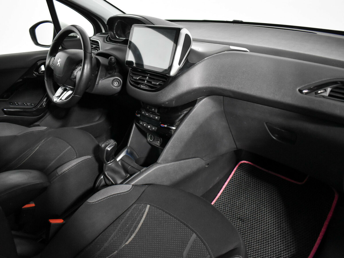 Peugeot 208 I, 2013 Фото №12