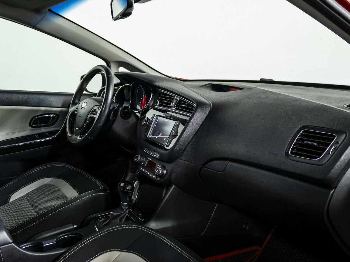 Kia Ceed II Рестайлинг, 2017 Фото №9